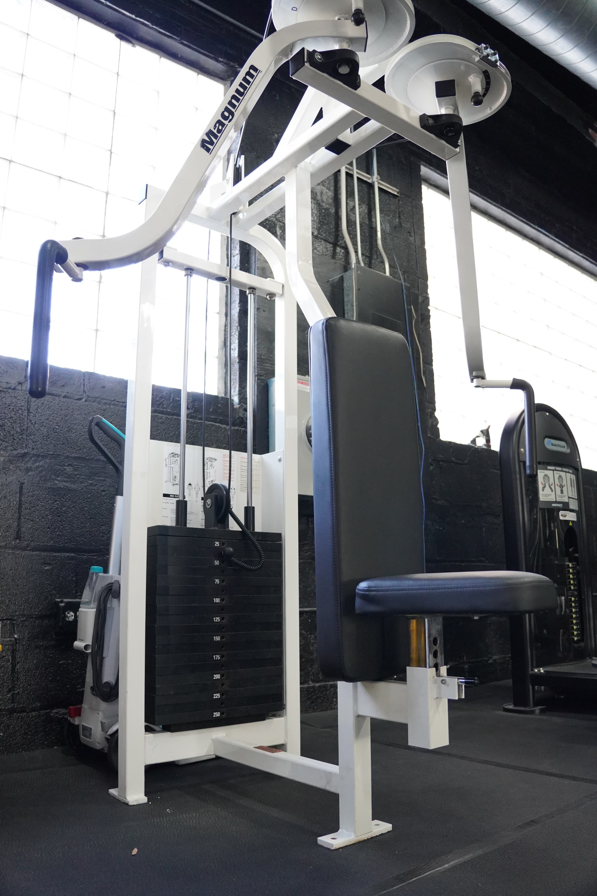 Magnum pec dec and reverse fly duo